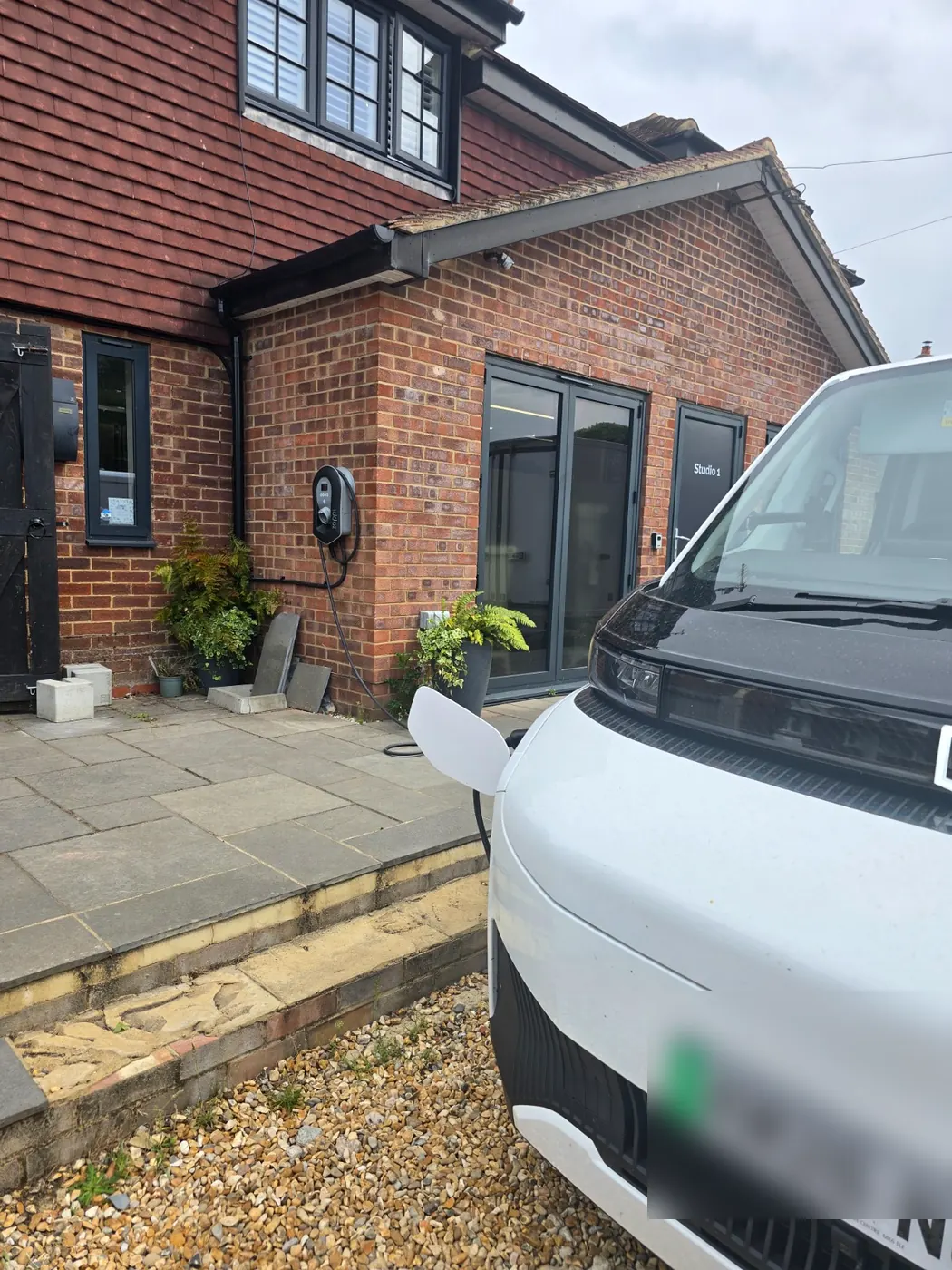 Practical connection layout next to the driveway