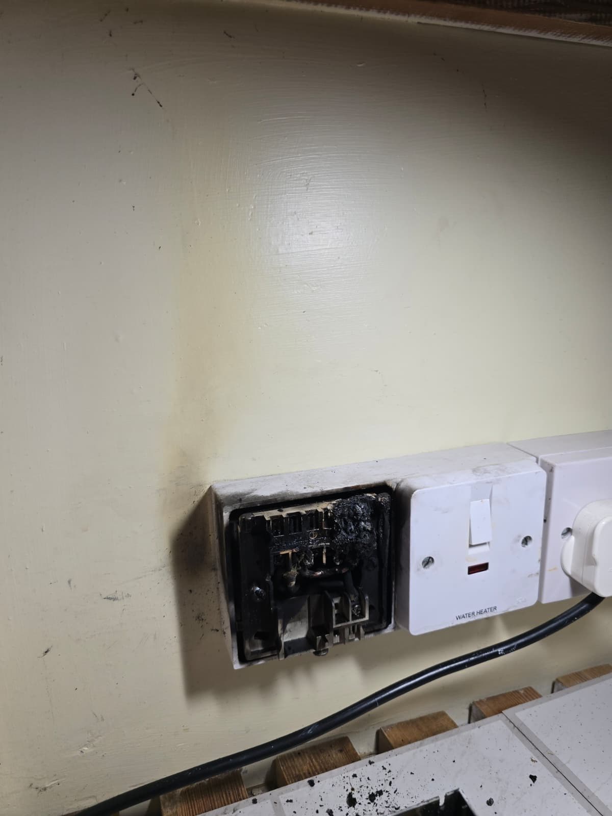 The new 20A double pole switched fused spur installed on its own dedicated circuit.
